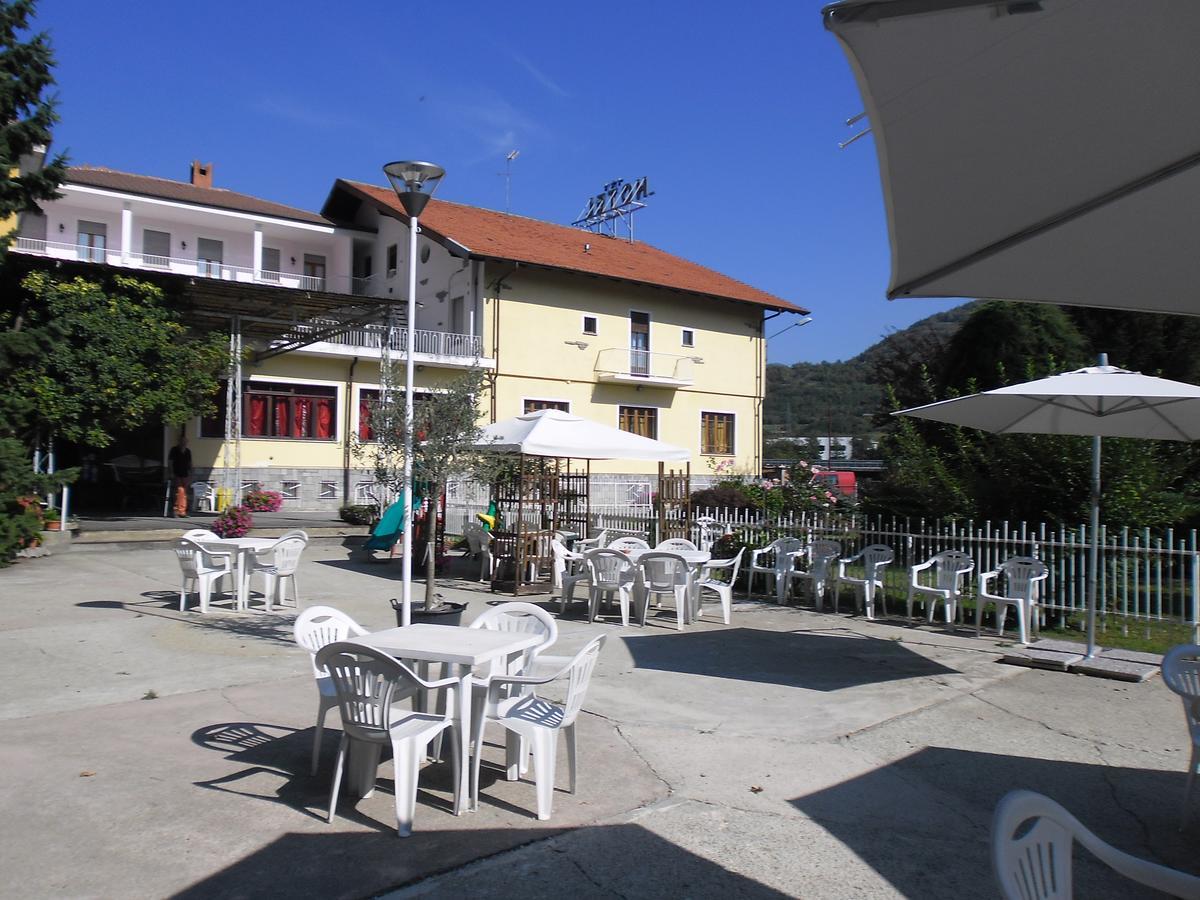 Hotel L'Ostu Del Povr-Om Pinasca Zewnętrze zdjęcie