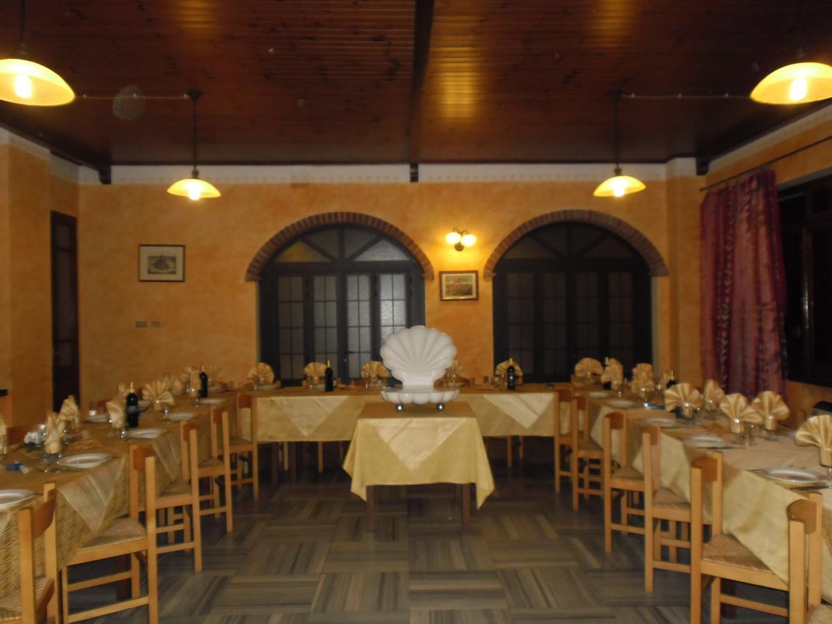 Hotel L'Ostu Del Povr-Om Pinasca Zewnętrze zdjęcie